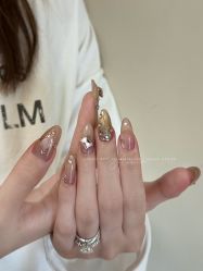 -花岐款式专研健康美甲沙龙
