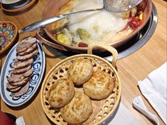 -洱火云南酸菜牛肉火锅(石景山当代商城店)