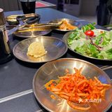 听说西塔老太太特别火，专门赶在饭口前，十一点半到的店里
