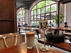靠窗位-VESH COFFEE(定西路店)