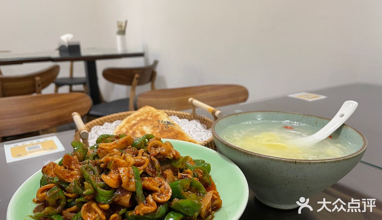 老板真的很热情,卡卡送东西啊