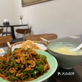 老板真的很热情,卡卡送东西啊