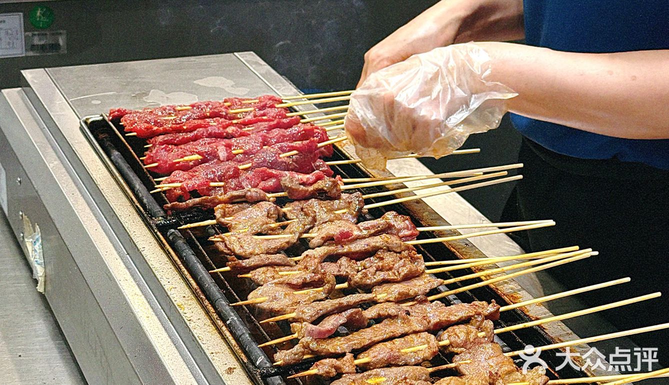 ✅现串现烤的牛肉串来啦……