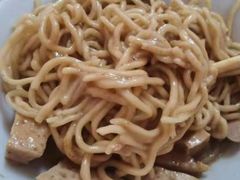 -松树干拌面店