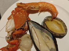 -广州万富希尔顿酒店·感趣自助餐厅·金秋蟹宴生蚝海鲜刺身