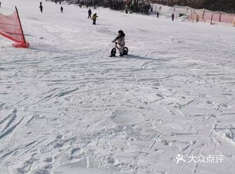 孩子的成长中，运动是很重要的，滑雪其实对小朋友也是很