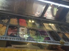 -莓园冰淇淋店