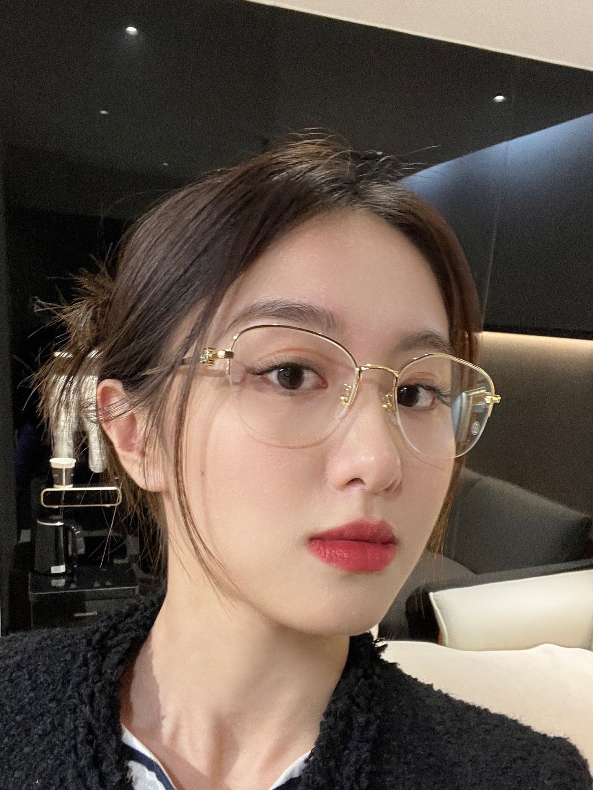 贵气逼人!get到金丝框眼镜的魅力!