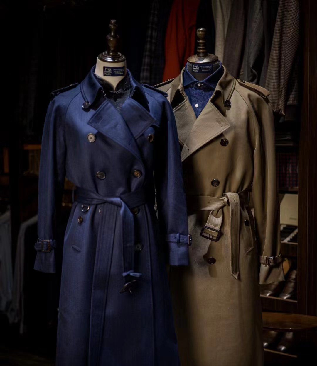 爆发,trench coat 是一战中英国军队的配备服装!