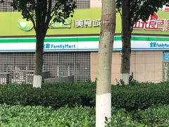 -全家便利店(东直门店)