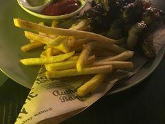 三两三秘制烤肉-三两三民谣咖啡清吧