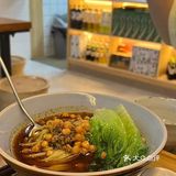 台风过境🌀出来觅食🍚 离家不远的素食餐厅