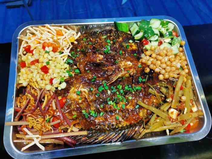 贰楼·宜州烤鱼·果酱烧烤-"同事部门聚餐,买了个美团套餐,说实话蛮划