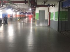 -绿地缤纷城-停车场