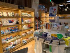 -新华里咖啡书吧(新华书店小寨店)