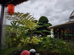 -茅草房·河畔园林火锅