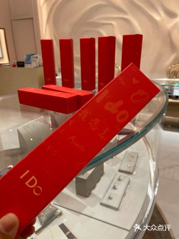 每次逛街都经过I Do，这次正好吃完饭，拉着闺蜜壮胆