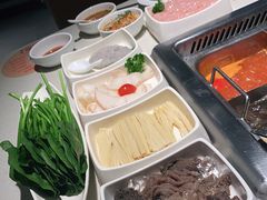 -海底捞火锅鲜切牛肉主题店(长寿路店)