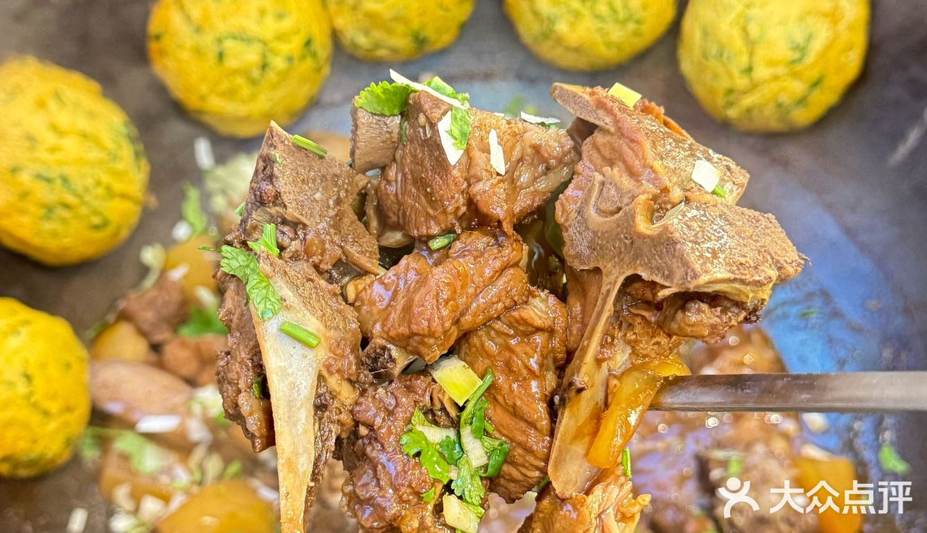 在青岛吃大锅蒸汽海鲜还得是他家 已开二十多年