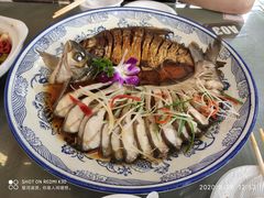 -梓檚中餐厅湖北菜小龙虾武昌鱼排骨藕汤(黄鹤楼店)