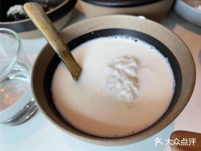 胡麻(静安嘉里店)奶白酒图片