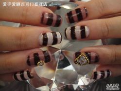 爱手爱脚-摩睫+皮肤管理·科学美容中心
