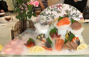 Hongtu Deluxe Sashimi Platter