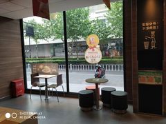 靠窗位-麦当劳(杭州庆春路店)