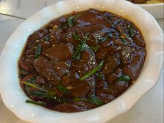 姜葱韭菜焖鹅红-鹅掂·大岭山烧鹅