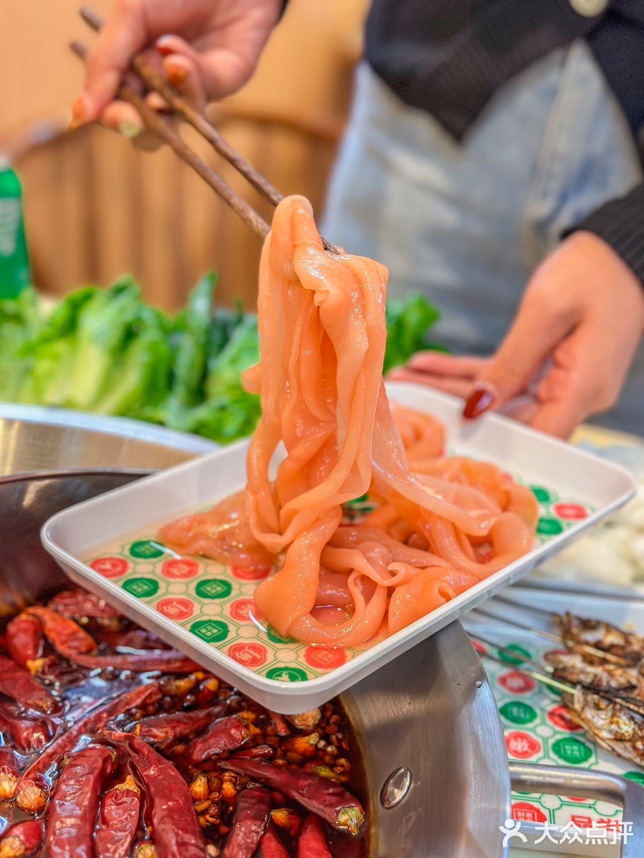 特色羊肉 选用的是内蒙5～6月的羔羊肉，食材很新鲜