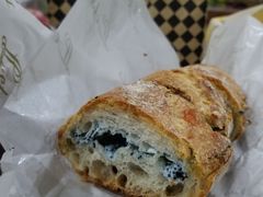 黑松露鱼子酱面包-Let's Taipei 非常烘焙(太古里店)