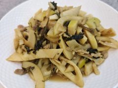 雪菜炒野山竹笋-紫藤园·天目湖大鱼头(南山竹海店)