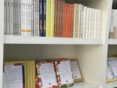 -钟书阁(松江泰晤士小镇店)