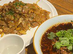 -胡桃里音乐餐厅(陶溪川店)(川湘赣菜·世界百大酒庄直供红酒·音乐表演)