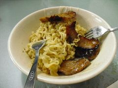 猪颈肉芝士汁捞公仔面-新记餐厅(香槟大厦店)