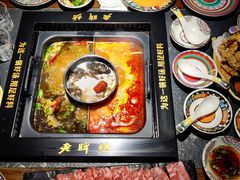 -老牌坊云南鱼豆花火锅(哈西万达店)