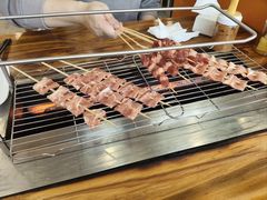 -哈尔滨小酒馆·鲜肉现穿自助烧烤(康新花园店)