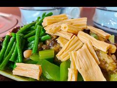 小菜拼盘-金卯白肉罩火烧