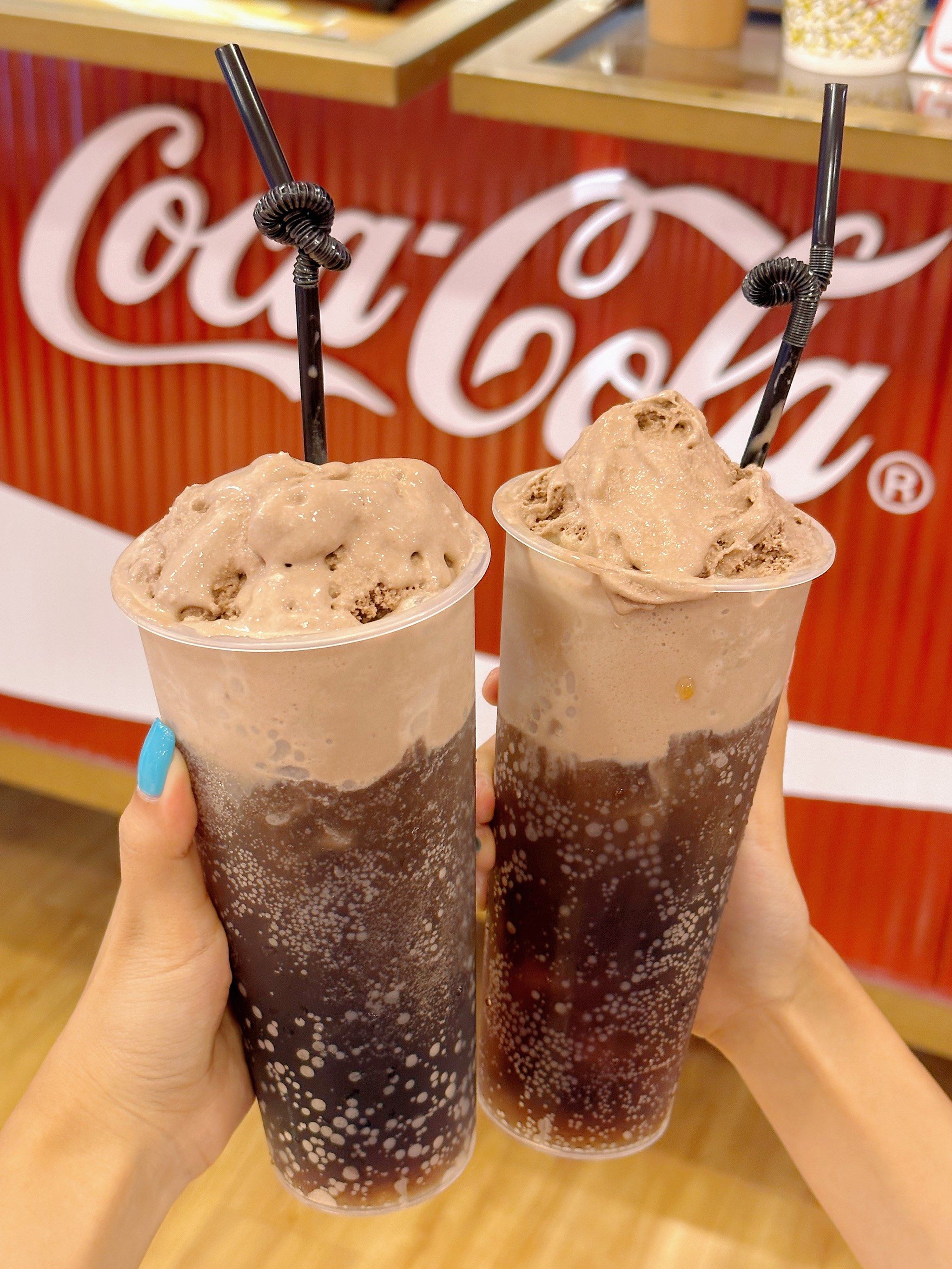 在重庆!没有任何套路喝到1r的黑牛冰淇淋可乐!