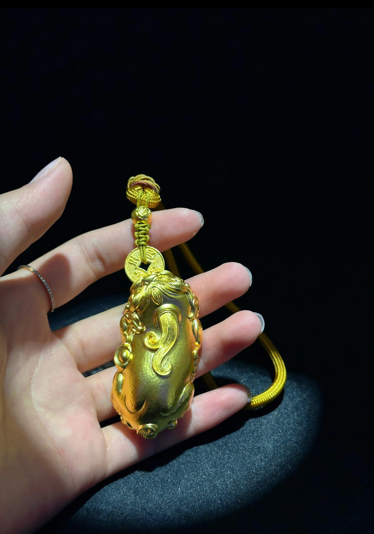 被问爆💥 周生生这金貔貅手把件绝了✨