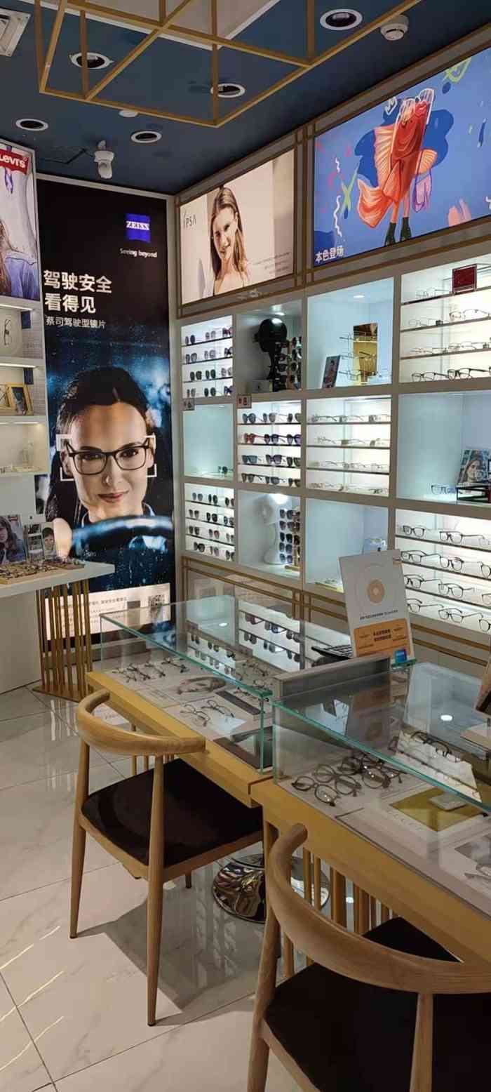 明仕科达眼镜专柜(金茂览秀城店)-"小孩子小对什么都感兴趣 老扯我