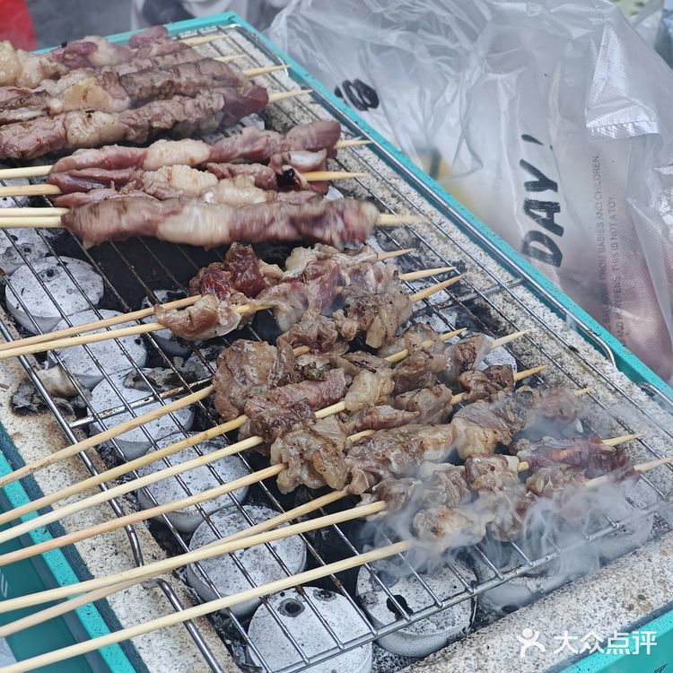 是第一次烧烤呀
