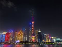 -黄浦江游览十六铺3号码头网红自助餐