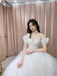 -曼青婚纱礼服馆