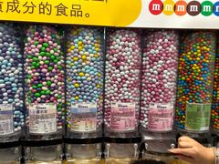 -m豆巧克力世界(上海世茂广场店)