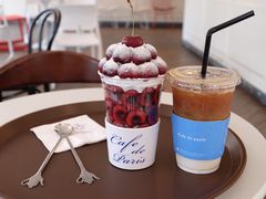 【Cafe&nbsp;de&nbsp;Paris】樱桃杯拿铁-Cafe de Paris(林荫路店)