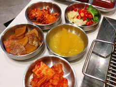 -山野的朋友露营炭火烤肉