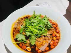 花仁香菜拌牛肉-鑫小城故事·藕汤·家常菜(台北一路总店)