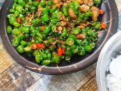 双椒鸡-八张桌子(老店)