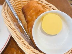 餐前法国面包及黄油-Entrecôte 法国牛扒馆(保利·时光里店)